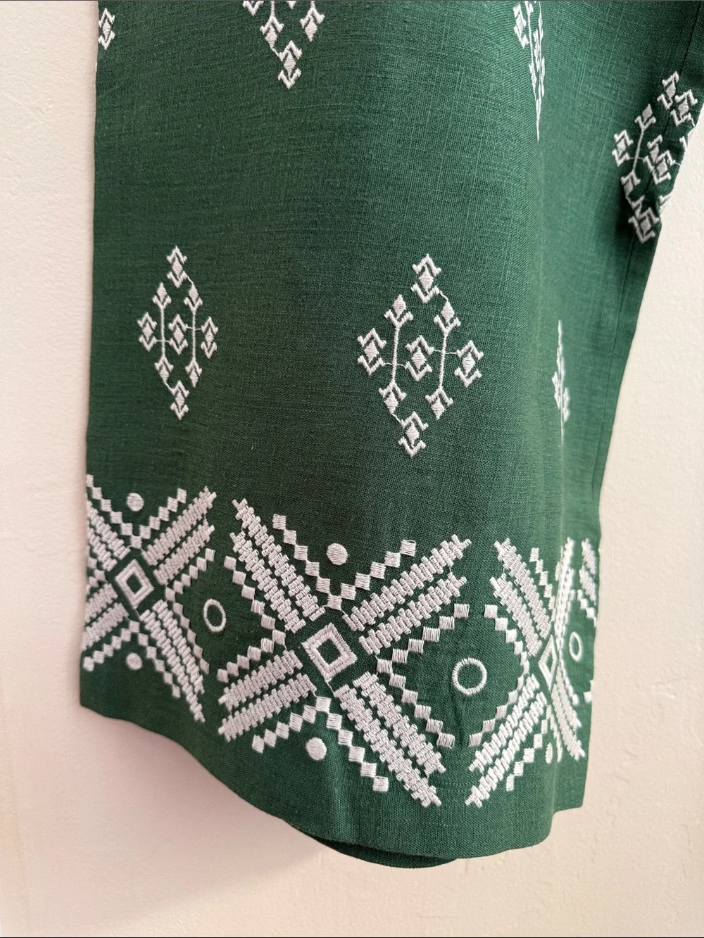🐝 NWT🐝 LINEN Zara Dark Green Capri Pants with White Geometric Pattern